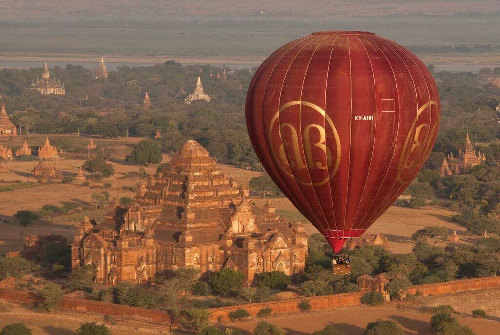 Balloons over Bagan and Irrawaddy river phto