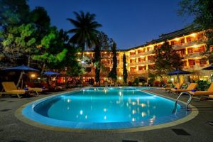 Photo of Swimming pool and Kyaing Tong Rosort