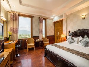 photo of deluxe room with window in hotel Shwe Pyi Thar