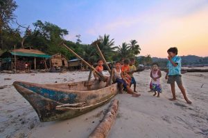 Moken kids near Lampi Island