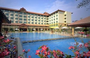 swimming pool and exterior photo of Sedona Hotel Mandalay